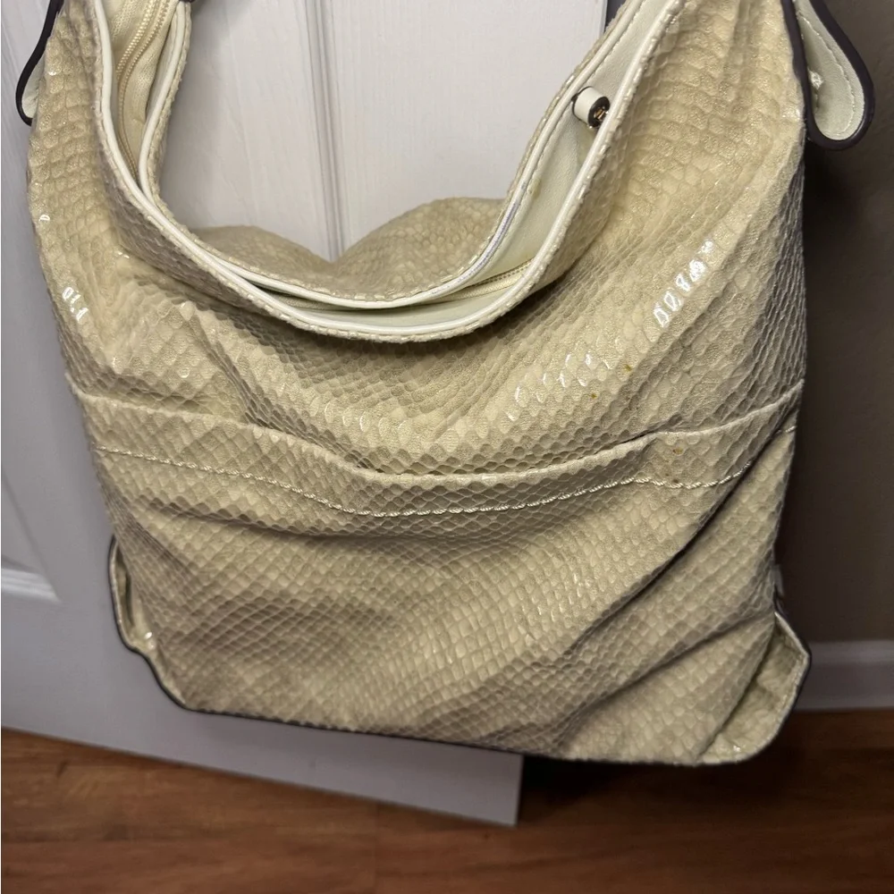 Sondra Roberts Elegant Cream Shoulder Bag